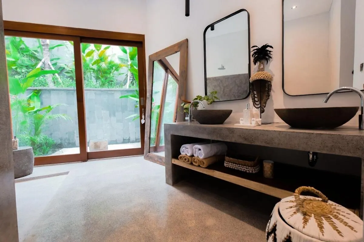 Four Bedroom Luxury Villa Laya Ubud